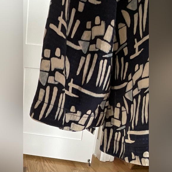 Tory Burch Silk V-Neck Blouse | Abstract Print | Navy & Ivory | XL - Picture 5 of 6